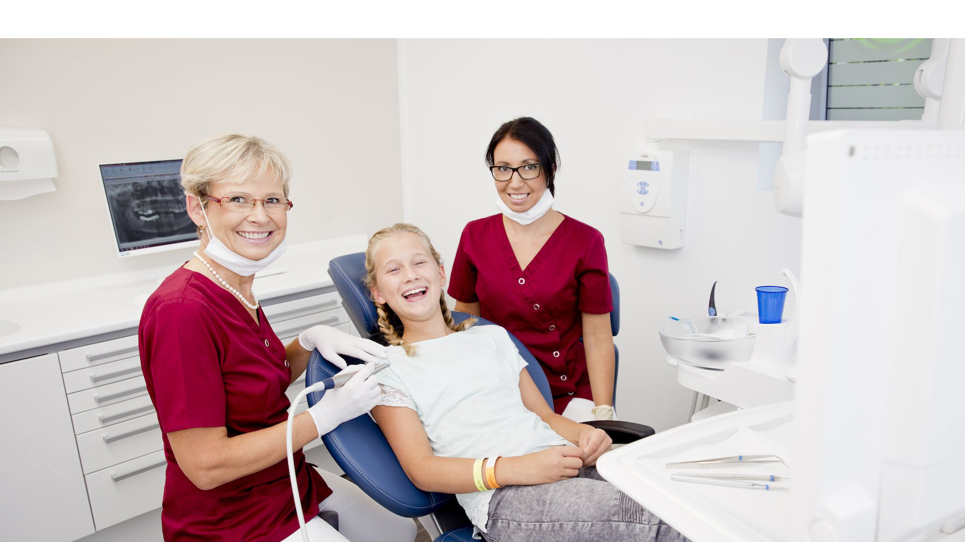 Zahnbehandlung von Patienten: Kompetente Zahnbehandlung sollte auch schonend sein.